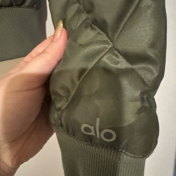 Alo Idol Bomber Jacket Full Zip Green Camo Puffer Down Size Small EUC - Picture 8 of 9